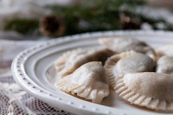 pierogi z makiem i śliwkami